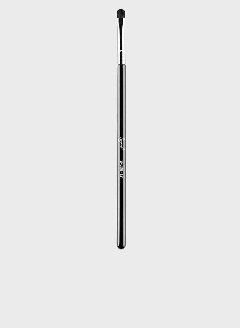 E21 SigmaTech Smudge Brush for Precision Eye Makeup - Image 1