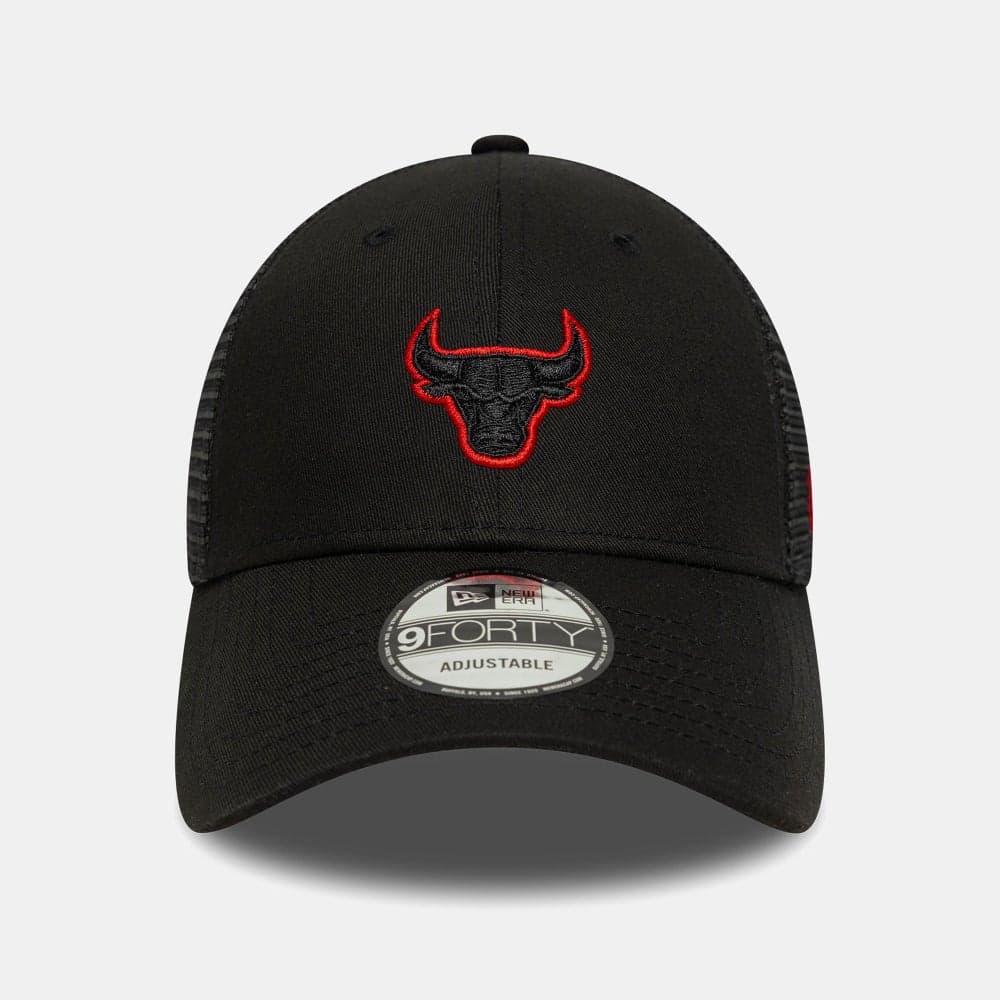 Chicago Bulls Trucker Cap - New Era Classic 9FORTY Mesh Design - Image 1