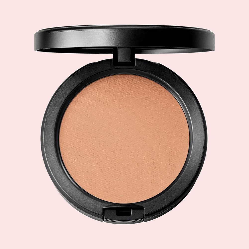 Studio Fix Blur-Matte Foundation NW30 - Image 1