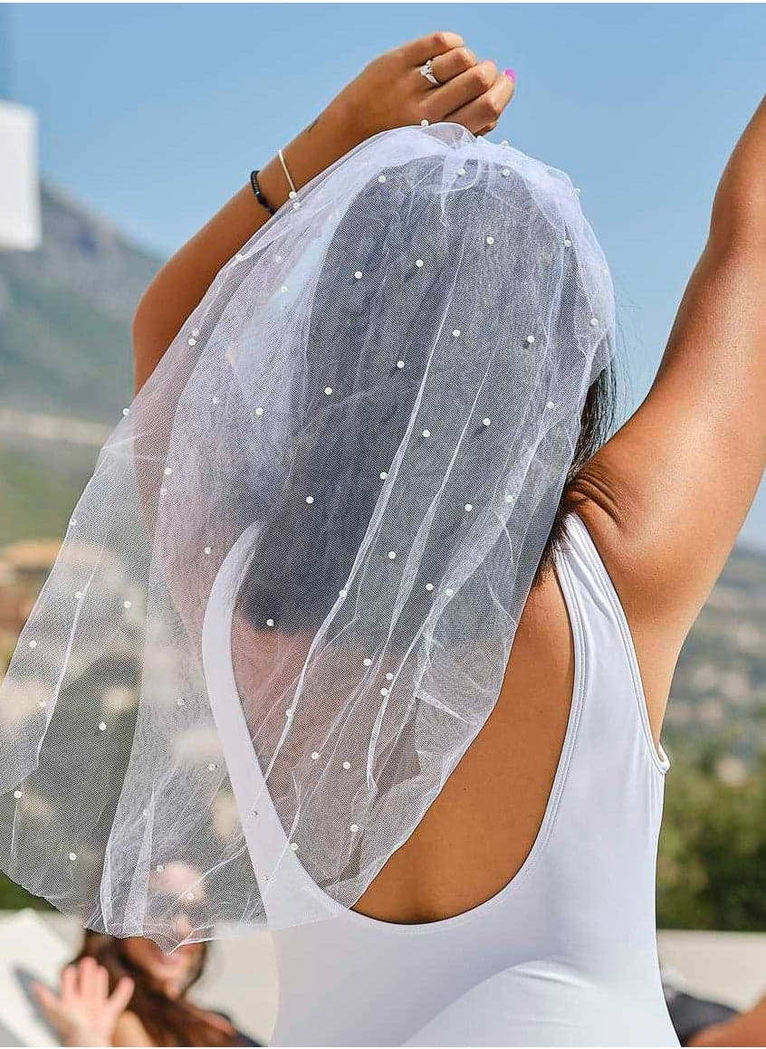 Ginger Ray Elegant Pearl Bride Headband with Veil - Image 1