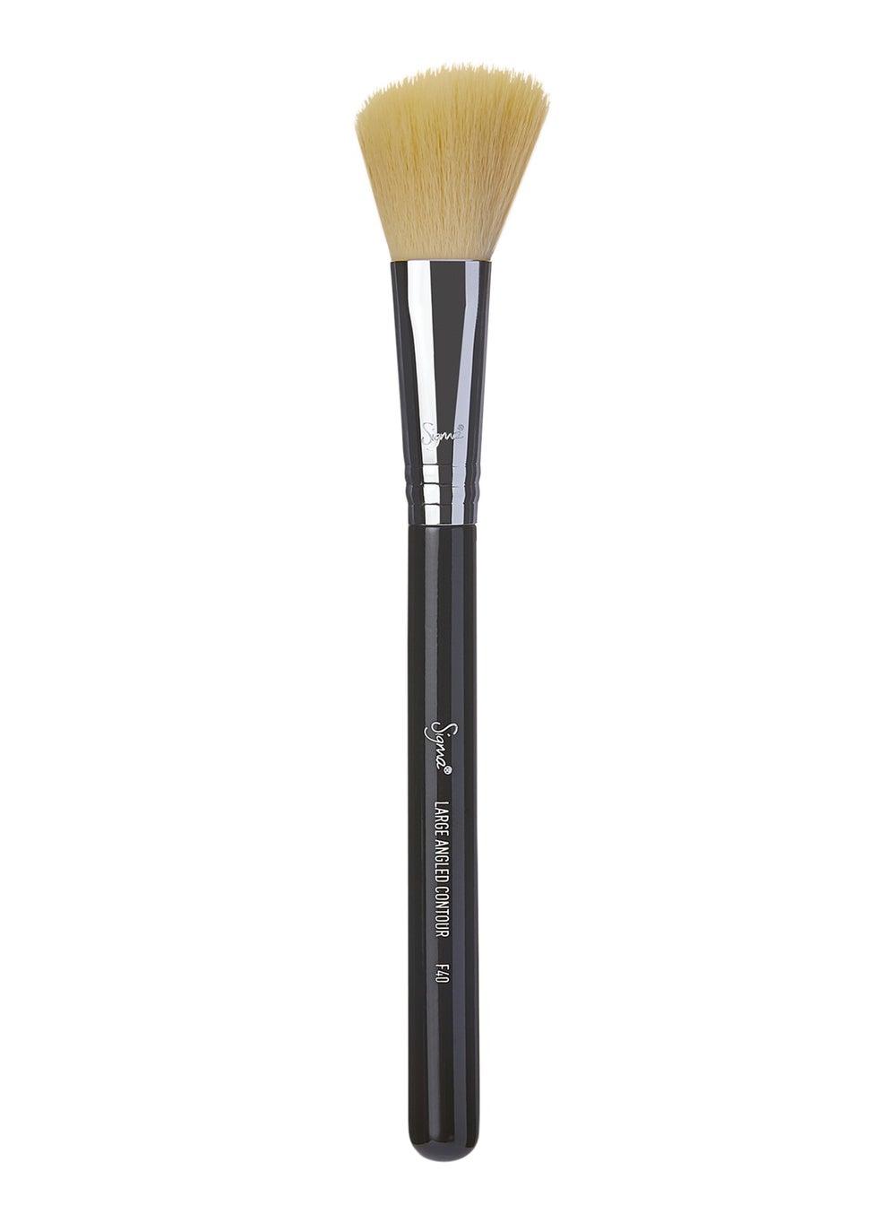 F40 - Plush Angled Contour Brush for Precision Application - Image 1