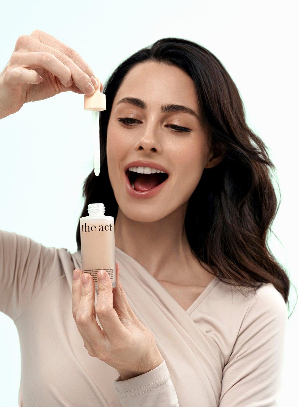Luminous Glow Priming Face Serum - Image 1