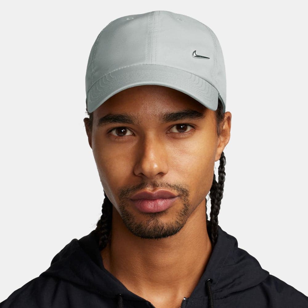 Nike Dri-Fit Club Cap: Stay Cool, Stay Stylish - Image 1