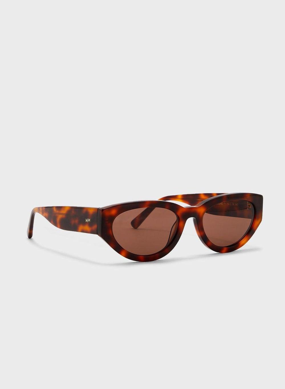 MESSYWEEKEND Audrey: Sleek UV-Protected Sunglasses - Image 1