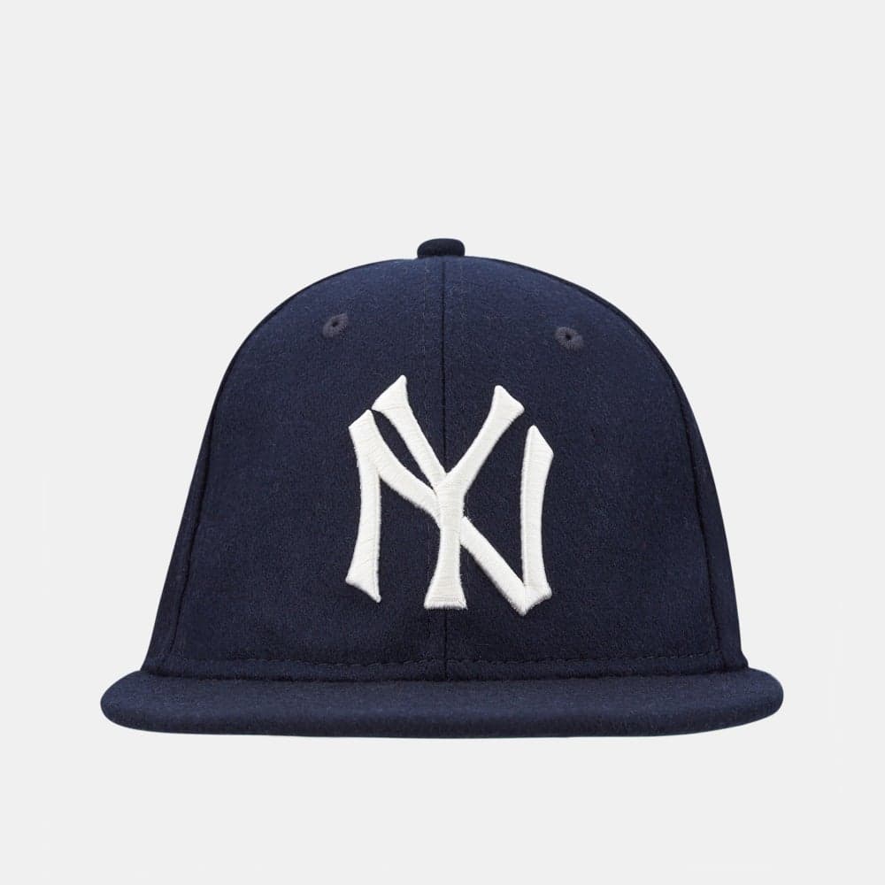 NEW ERA Cooperstown 59FIFTY Yankees Fitted Cap - Image 1