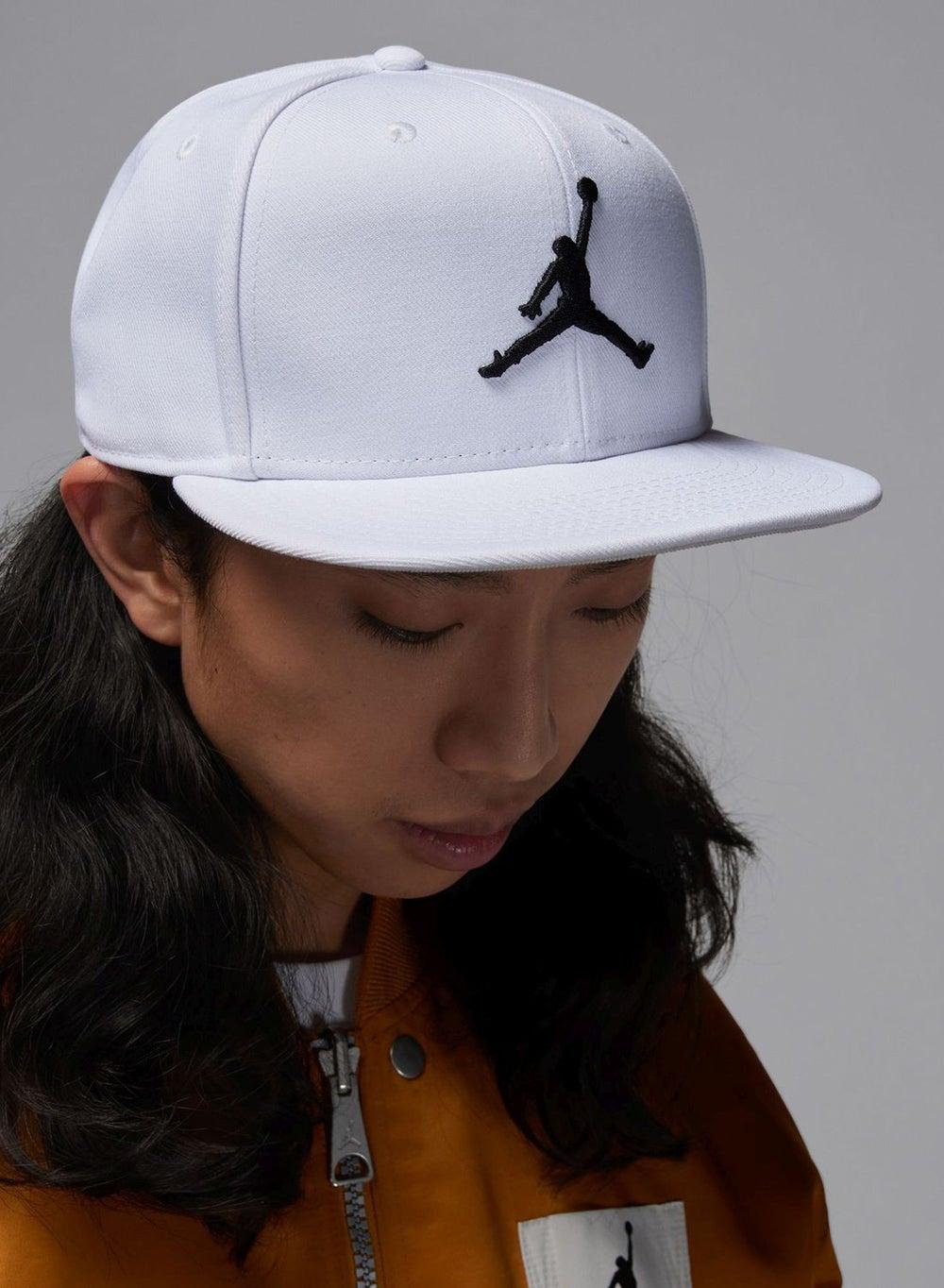 Jordan U J Pro Cap S Fb Jumpman: Classic Elegance Redefined - Image 1