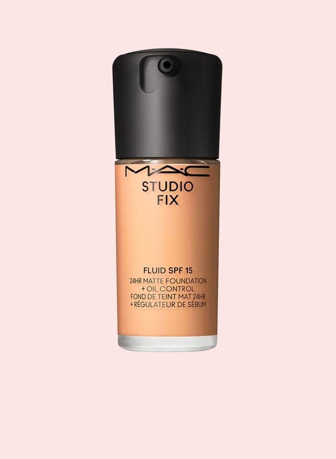 Studio Fix Fluid SPF 15 NW22: Elevated Matte Foundation - Image 1