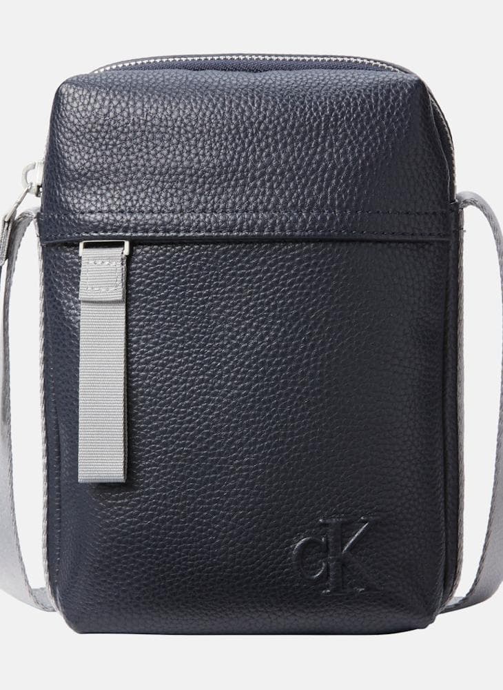 Calvin Klein Jeans Men's Logo Cargo Reporter Bag - Image 1