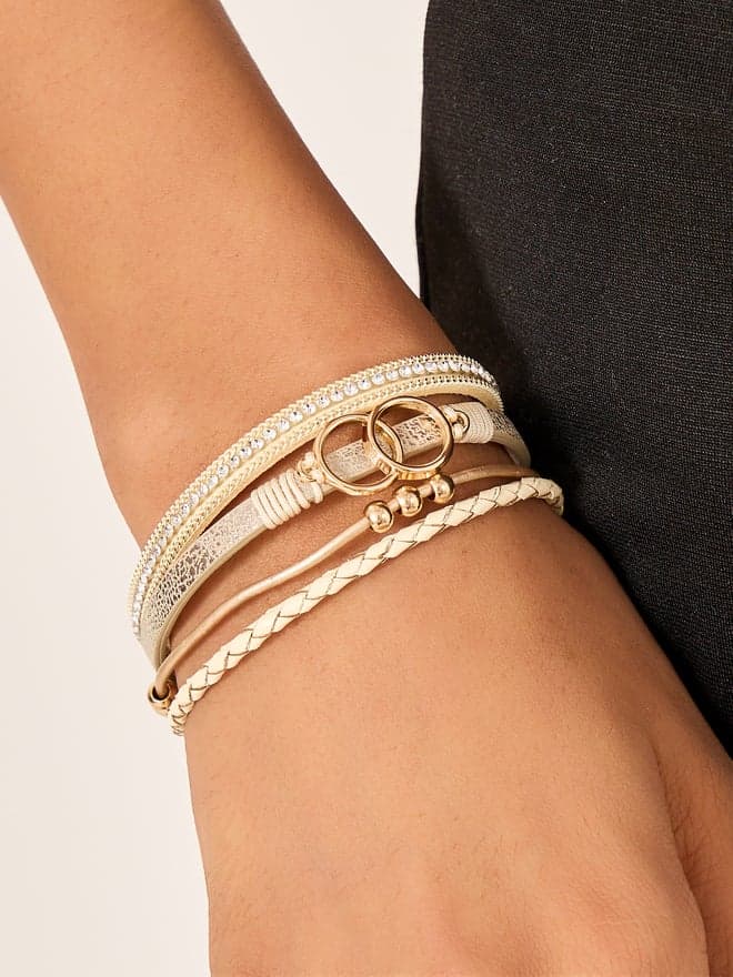 Styli Multistrand Elegance: Casual Bracelet for the Chic Woman - Image 1