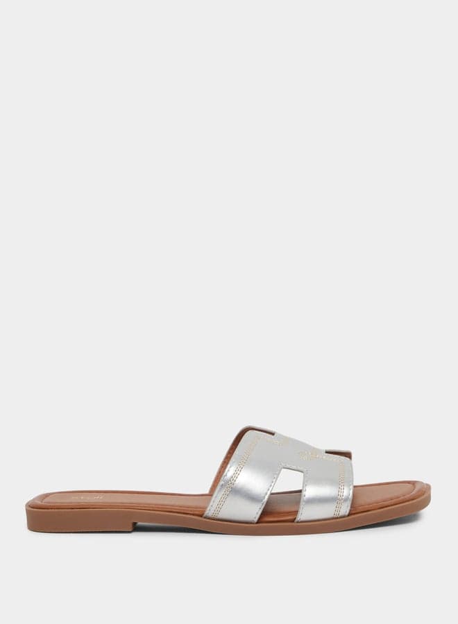 Silver Open Toe Flat Sandals for Elegant Summer Days - Image 1