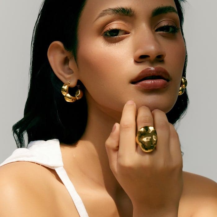 Noya Bia Hoop Earrings - Elegant 18K Gold Plated Design - Image 1