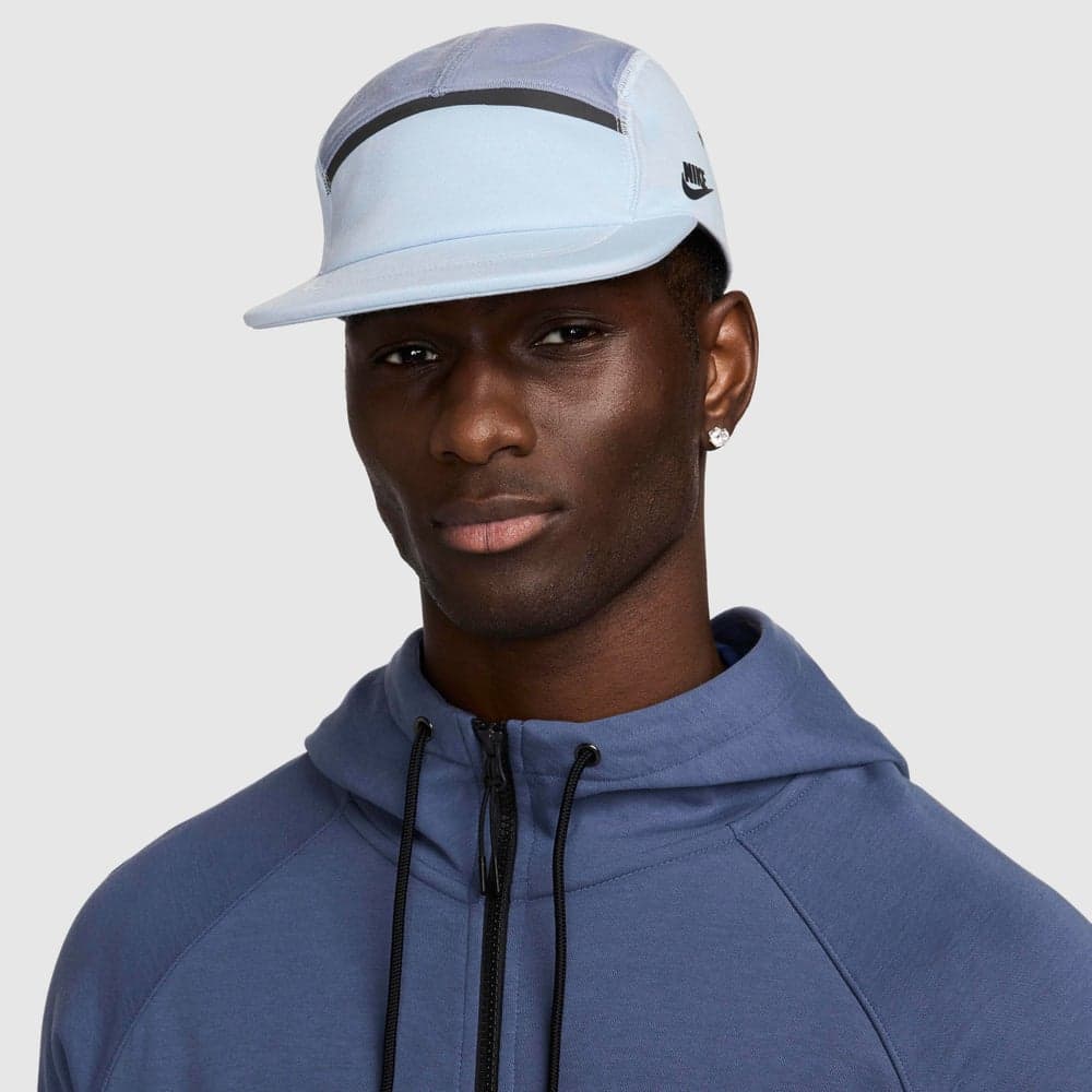 Nike Fly Tech Fleece Men's Cap: Lightweight Comfort Meets Style - Image 1