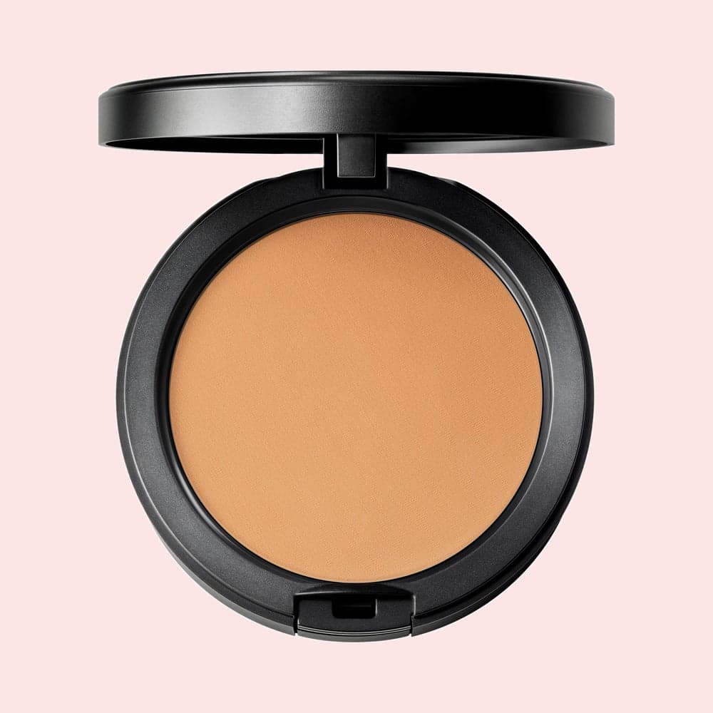 Studio Fix Blur Matte Powder Foundation NC40 - Image 1