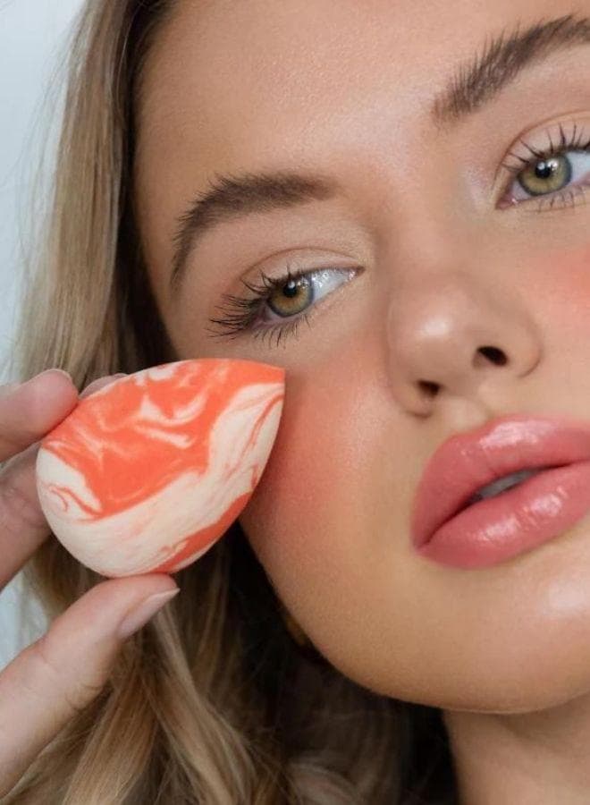 Peach Holiday Blender - Perfect Your Makeup Application - Image 1