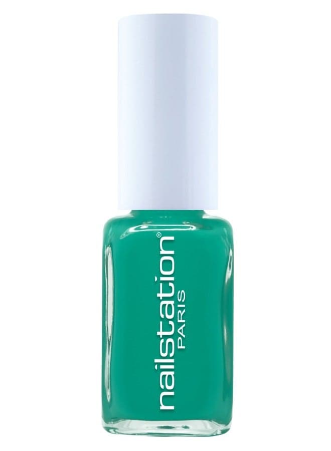 Cleopatra's Glossy Green Nail Polish – Luxurious Touch - Image 1