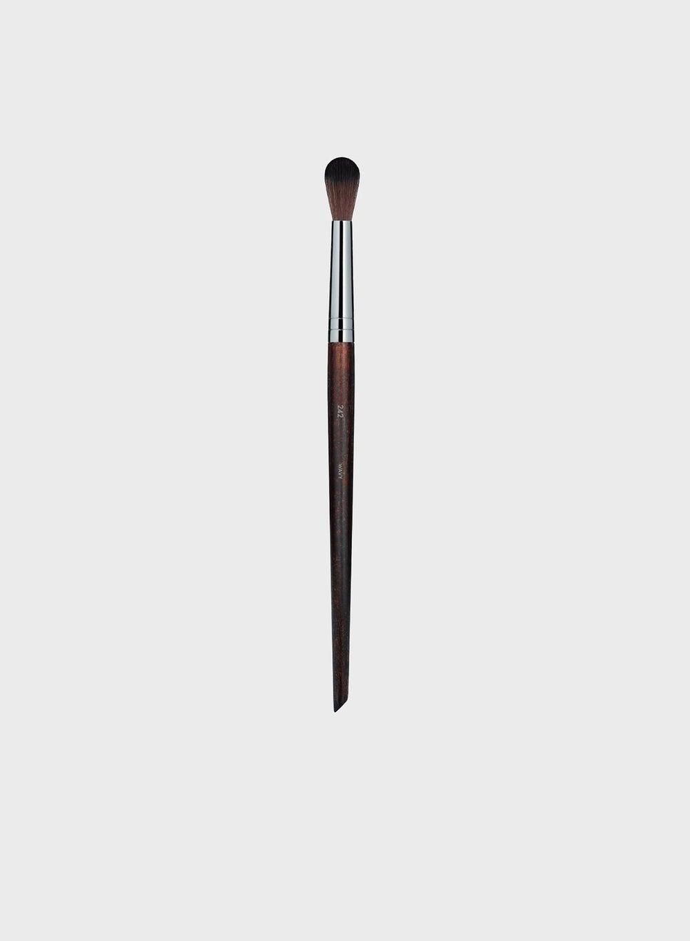 Velvet Whisper Blending Brush 242 - Large - Image 1