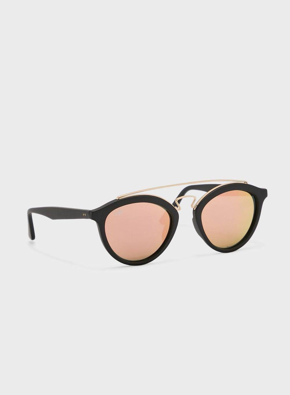 Selfie Classic Cat Eye Sunglasses: Timeless Style for Men - Image 1