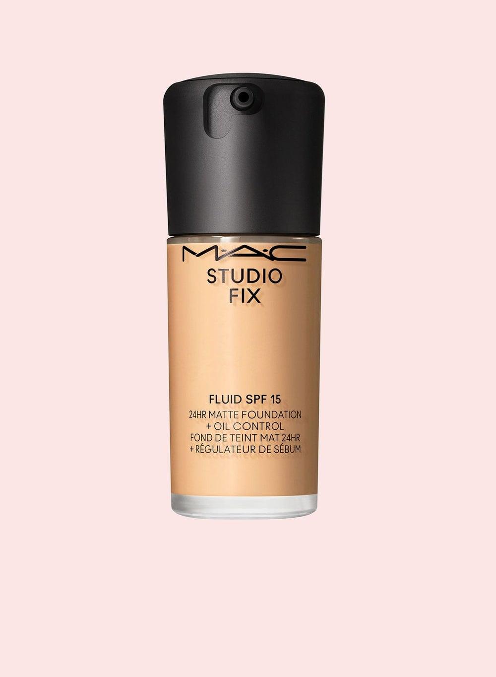 Studio Fix Fluid SPF 15 Foundation C40 - Luxe Soft-Matte - Image 1