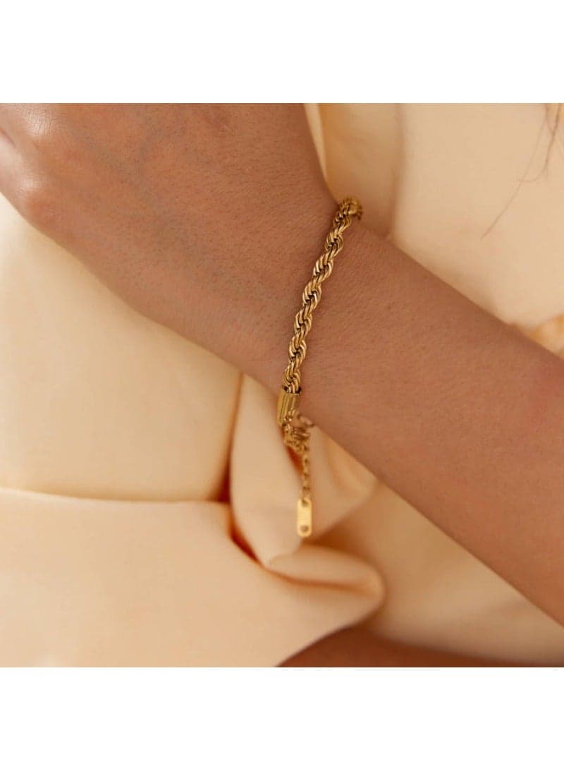 Noya Meghan 18K Gold Plated Chic Interlock Bracelet - Image 1