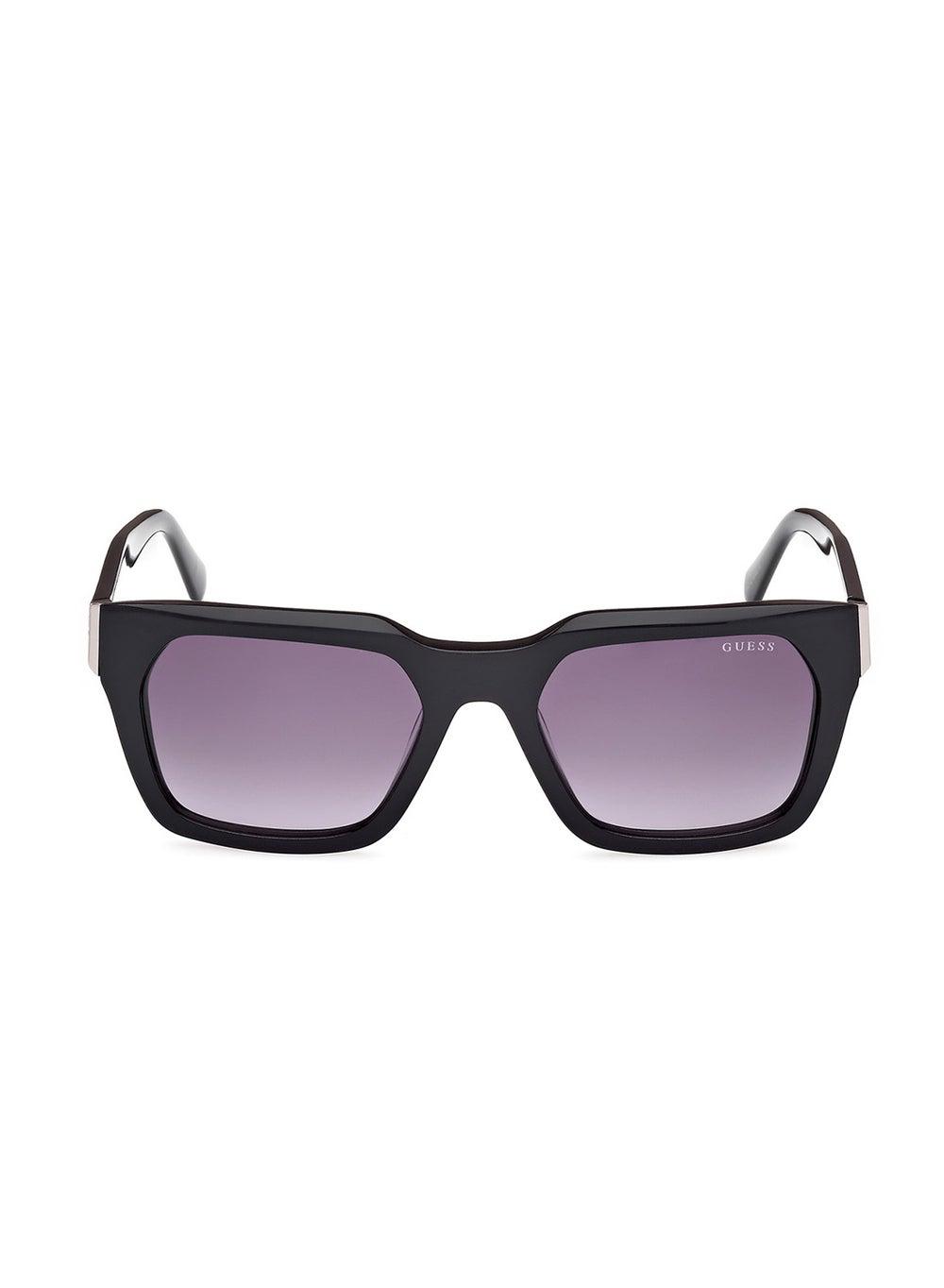 GUESS Chic Wayfarers - Timeless Fashion for Every Season - Image 1