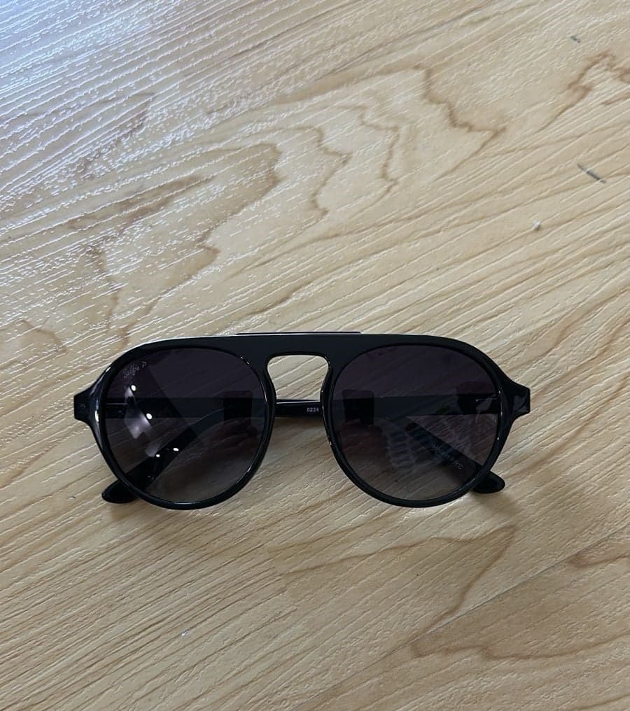 Selfie SE8224-C2 Oval Sunglasses with Polarized Black Lenses - Image 1