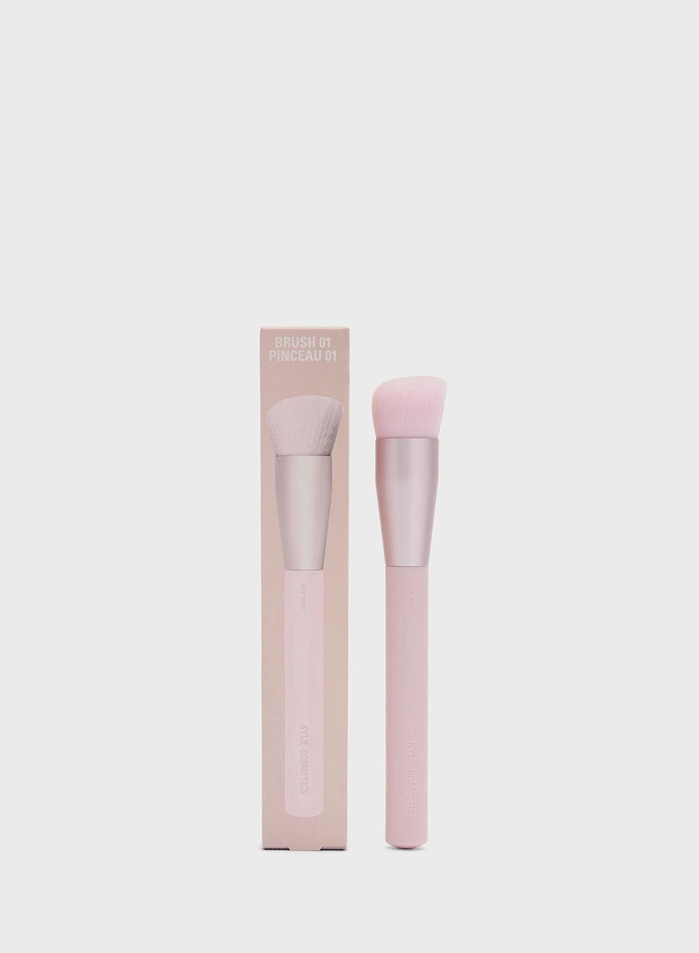 Flawless Finish Foundation Brush 01 - Image 1