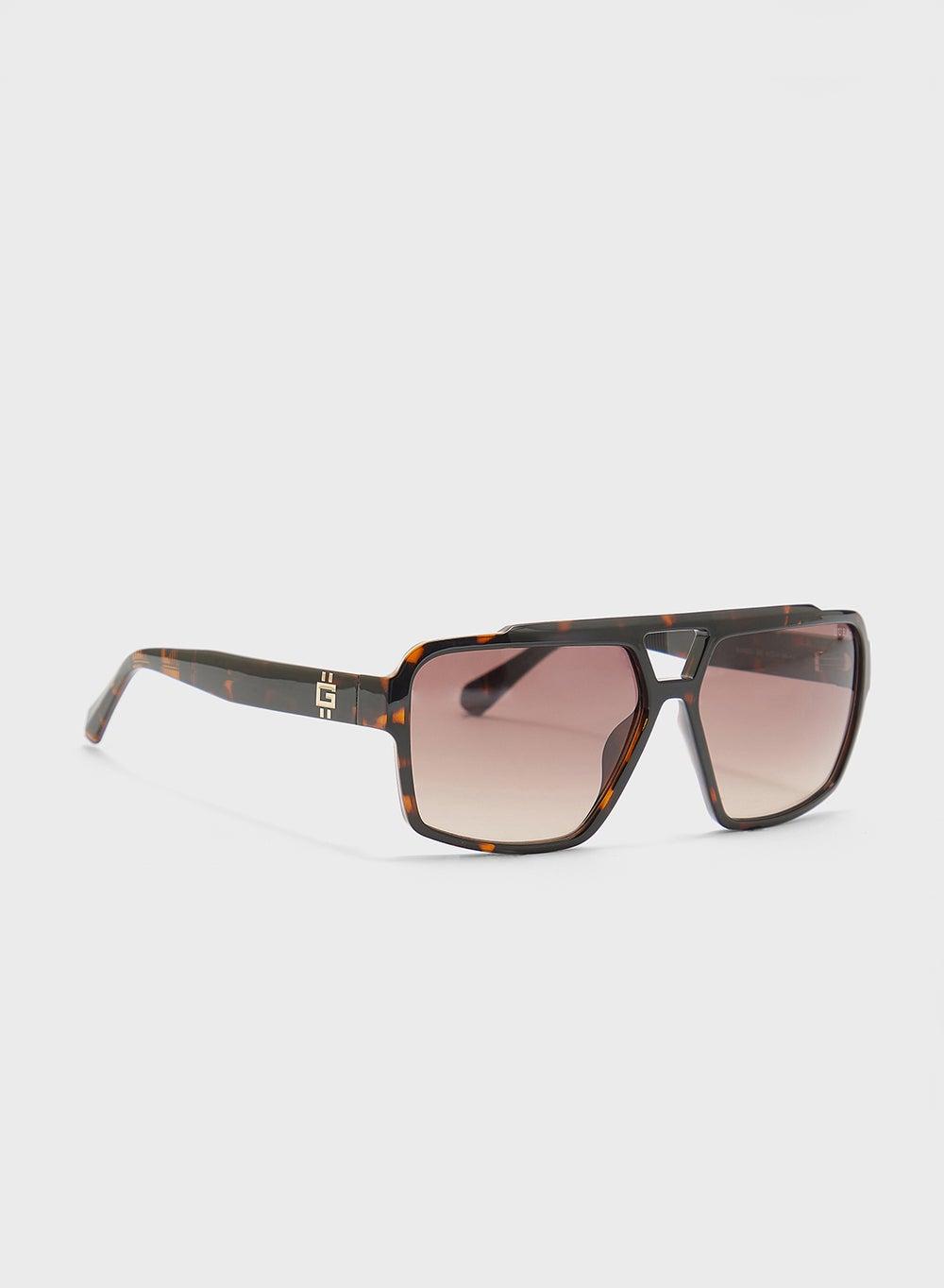GUESS Gu0022352F61 Wayfarer Sunglasses: Modern Elegance - Image 1