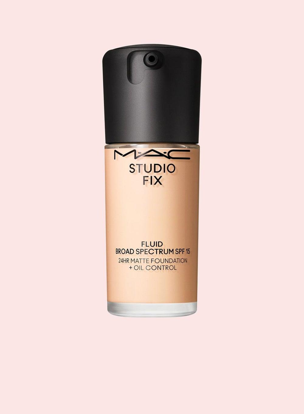 Studio Fix Fluid SPF 15 - NW15 Smooth Matte Foundation - Image 1