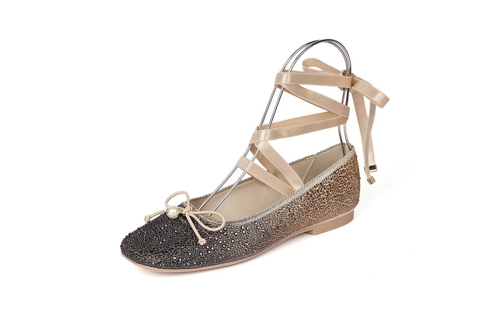 Elegant Black/Gold Ballet Flats for Sophisticated Style - Image 1