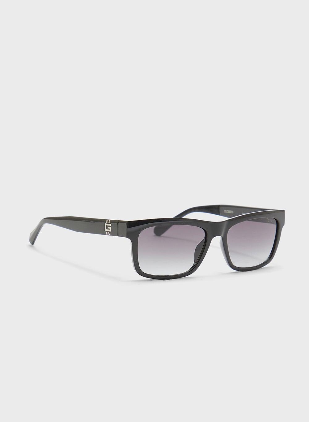 GUESS Gu0022101B57 Men's Classic Wayfarer Sunglasses - Image 1