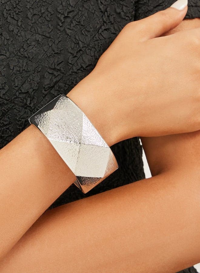 Styli Geometric Elegance Bangle for Contemporary Women - Image 1