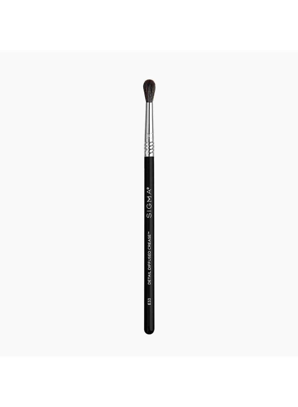 E33 Diffused Crease Precision Makeup Brush - Image 1