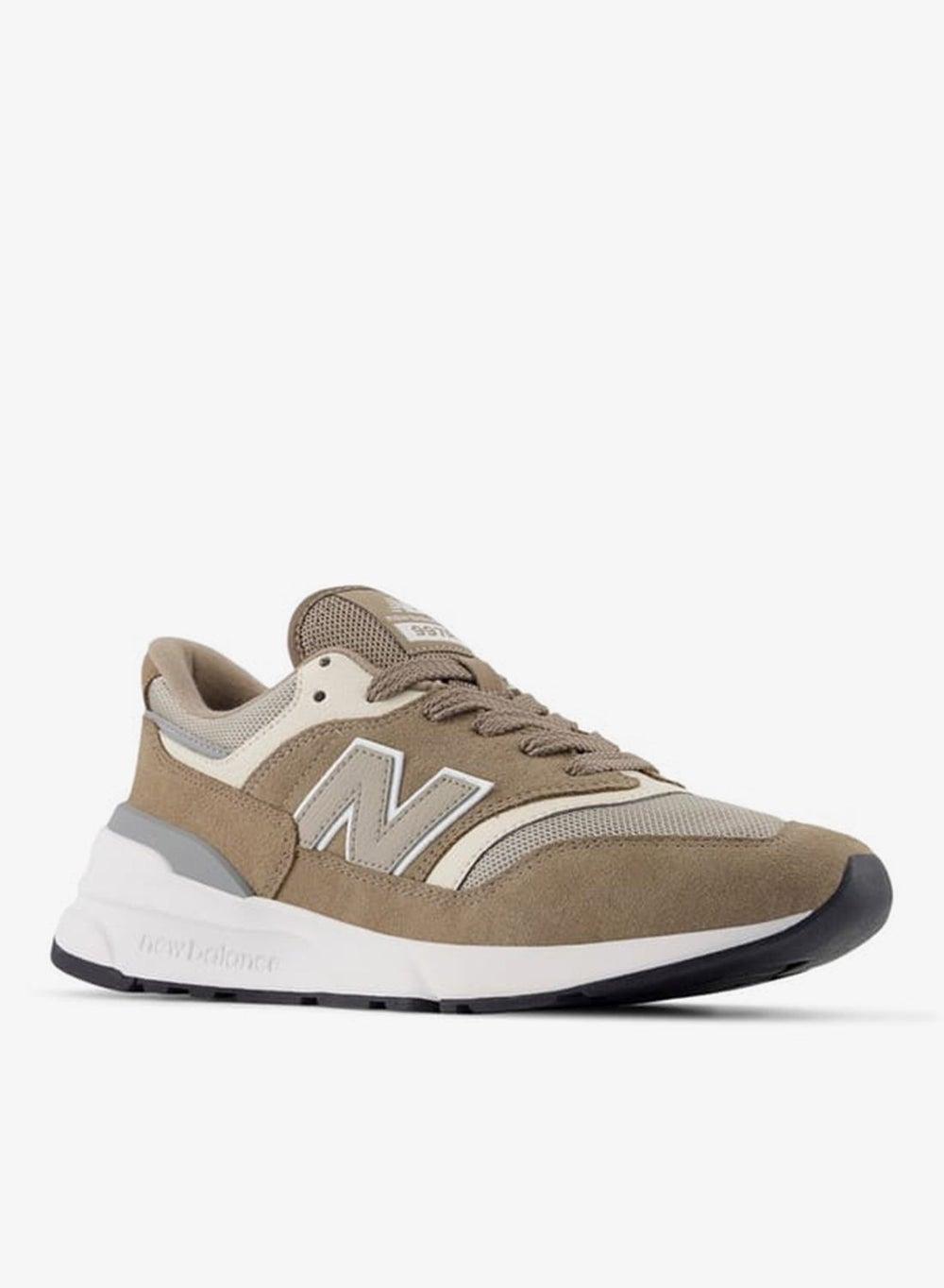 Elegant 997R Low-Top Sneakers in Dazzling Pink - Image 1