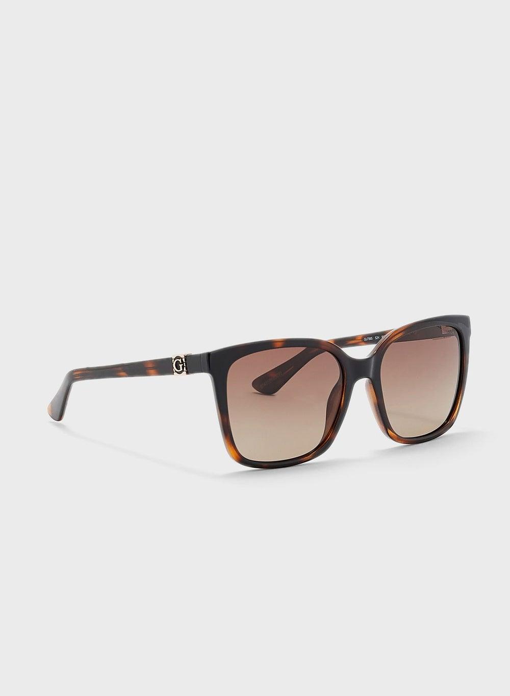 GUESS Elegant Wayfarers - Timeless Sunglasses for Women - Image 1