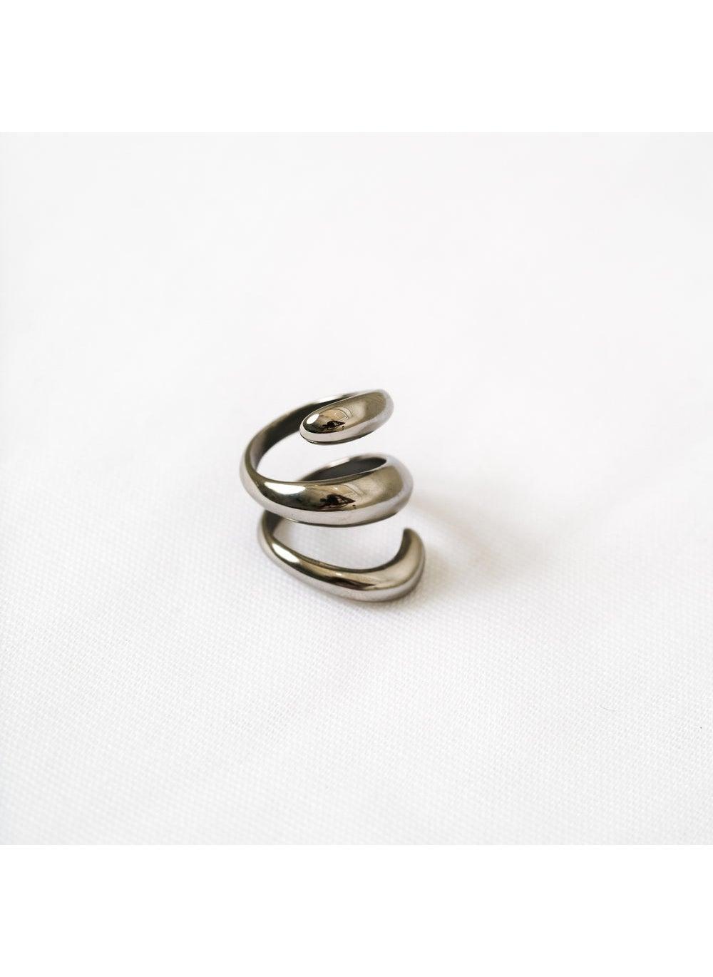 Noya Sylvie Silver Twist Ring - Lune d’Or Spring Collection - Image 1
