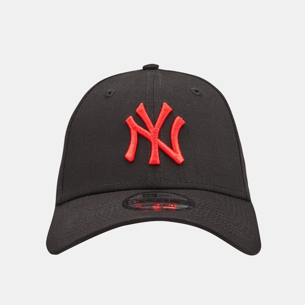 MLB New York Yankees Essential 9FORTY Cap - Classic Style - Image 1