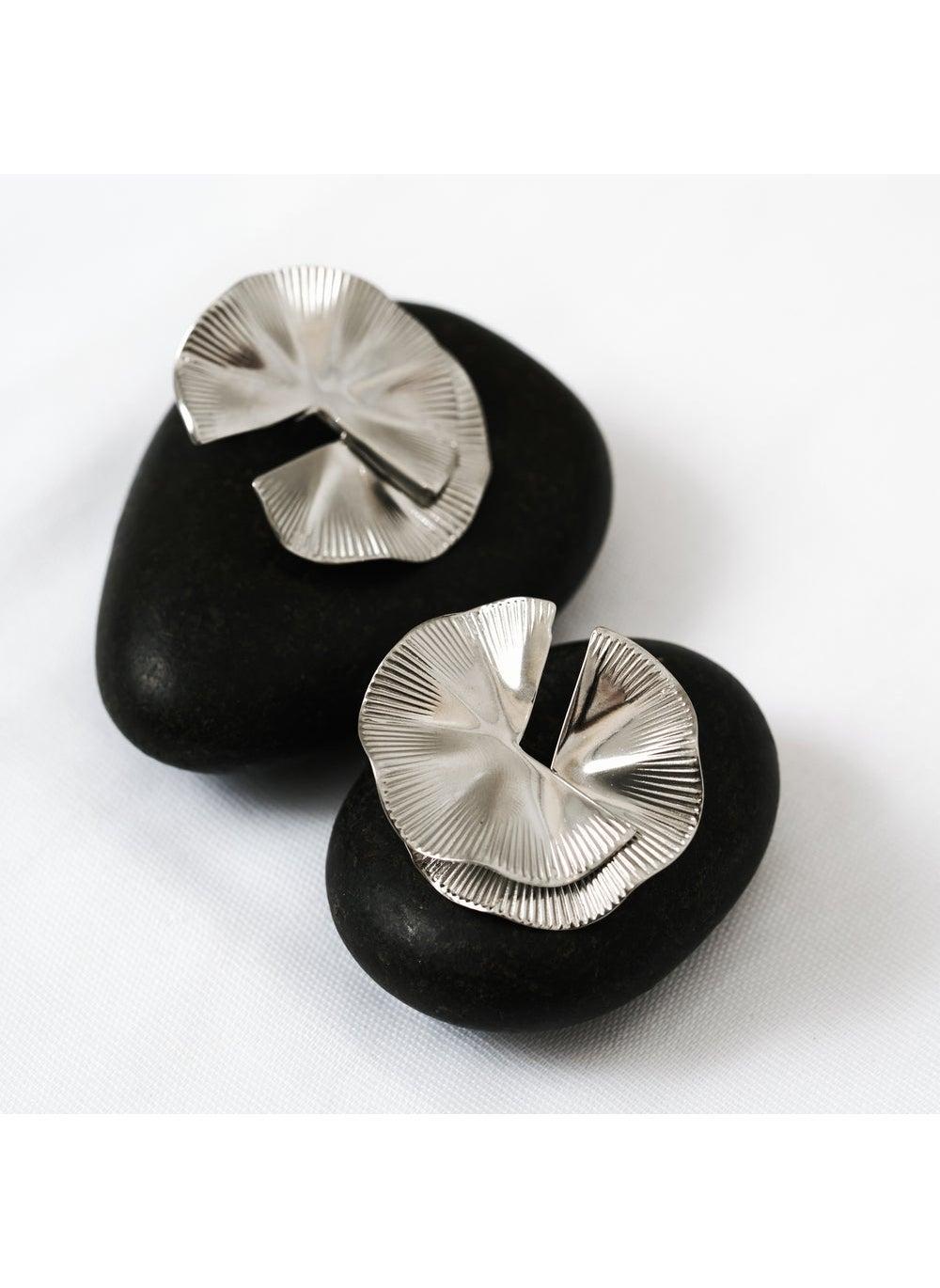 Noya Aphrodite Silver Petal Earrings for Women - Image 1