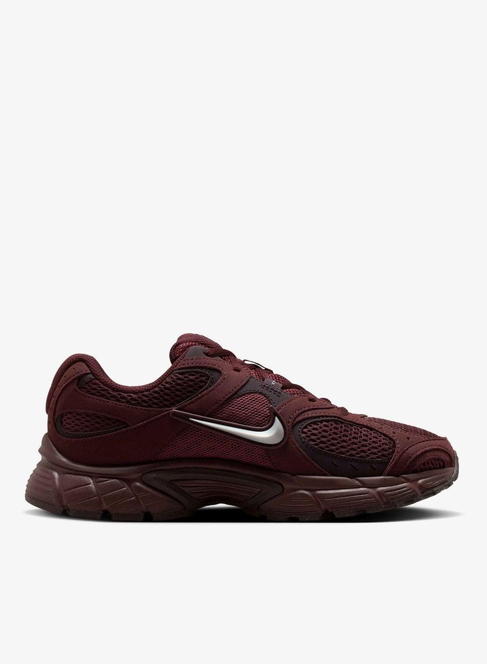 Nike Women's V5 RNR: Retro Chic Meets Modern Design - Image 1