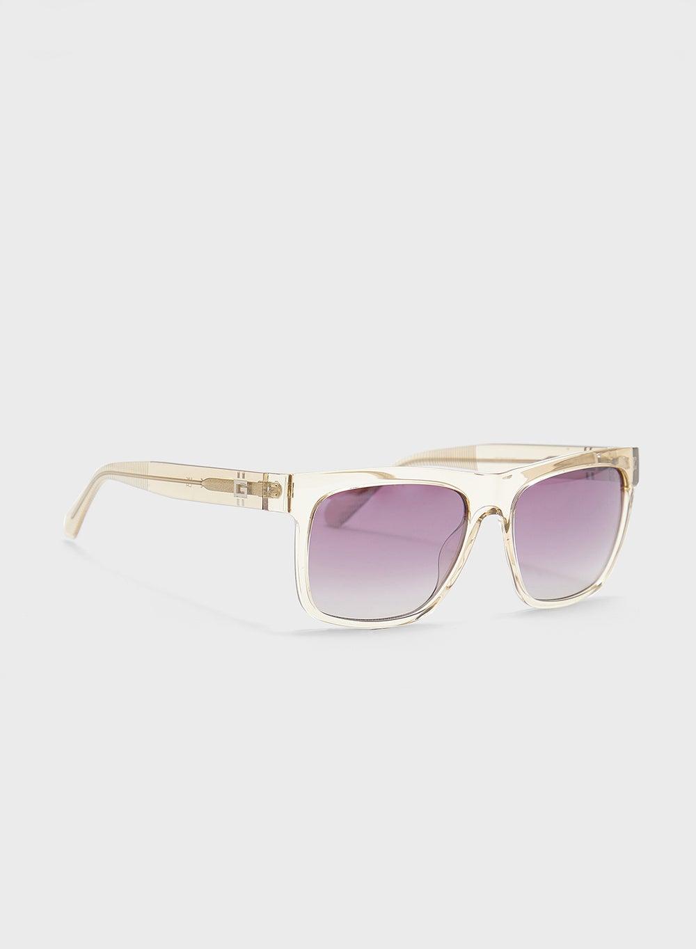 GUESS GU0022257Z57: Chic Wayfarers for the Modern Man - Image 1