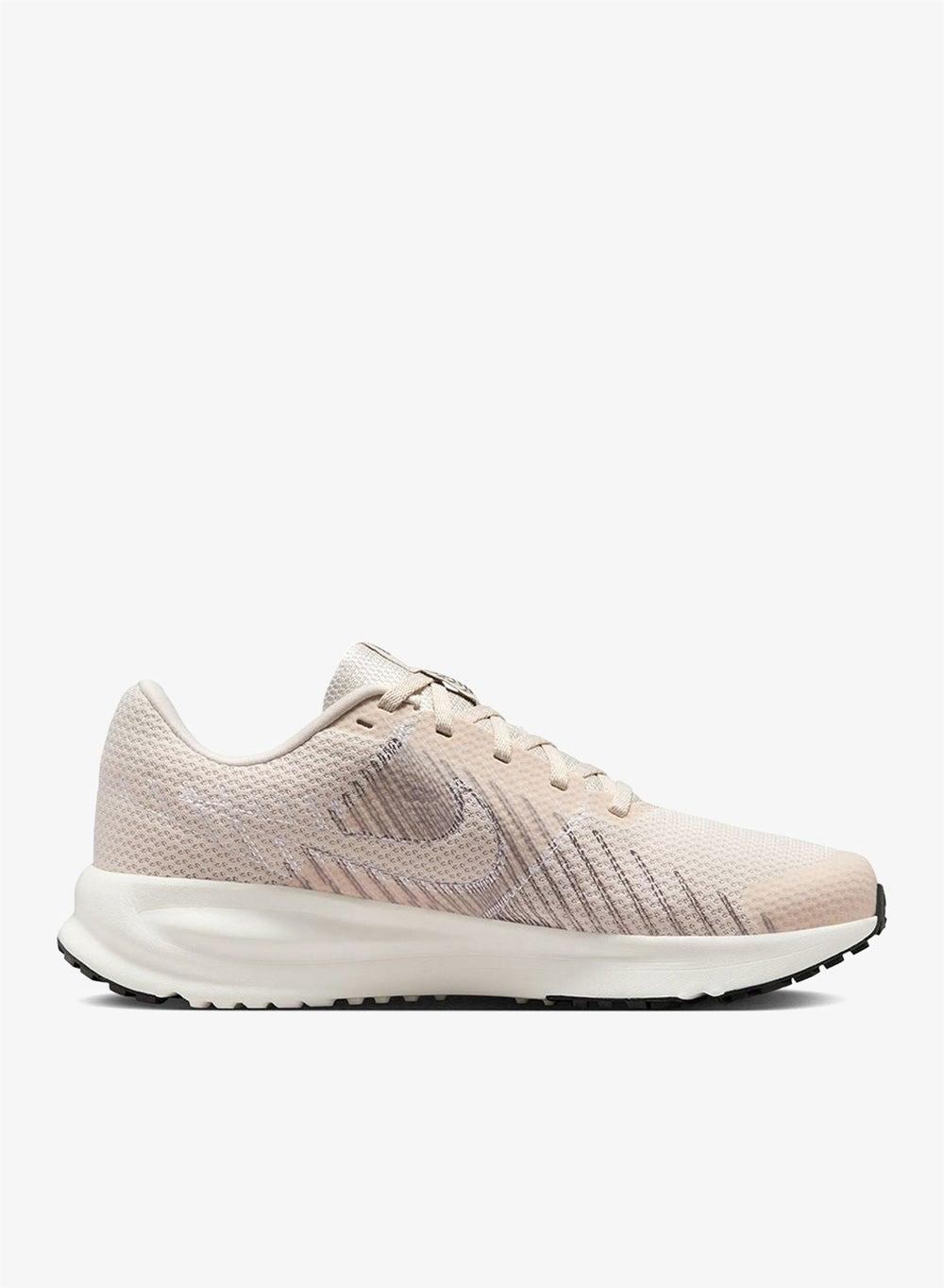 Nike Run Defy HM9593 100: Elegance in Motion - Image 1