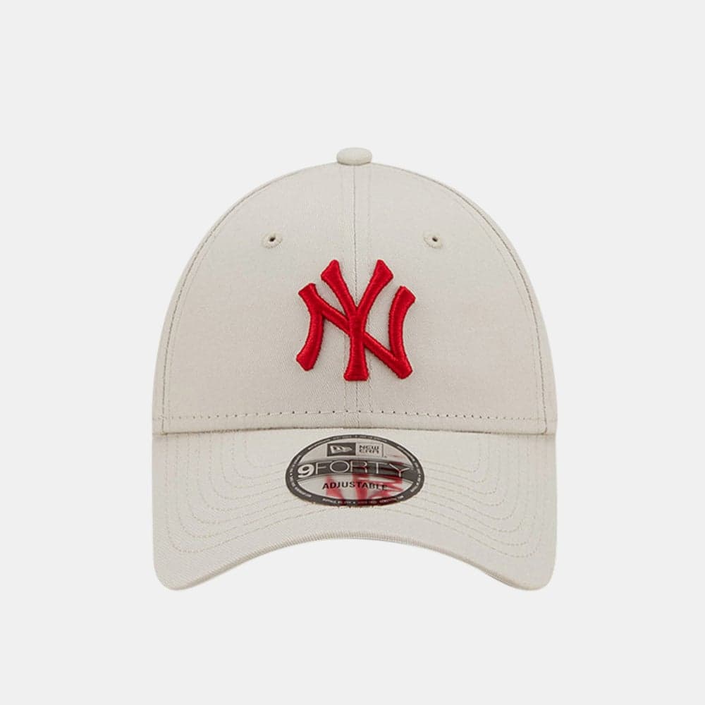 Elegant New York Yankees 9FORTY Men's Essential Cap - Image 1