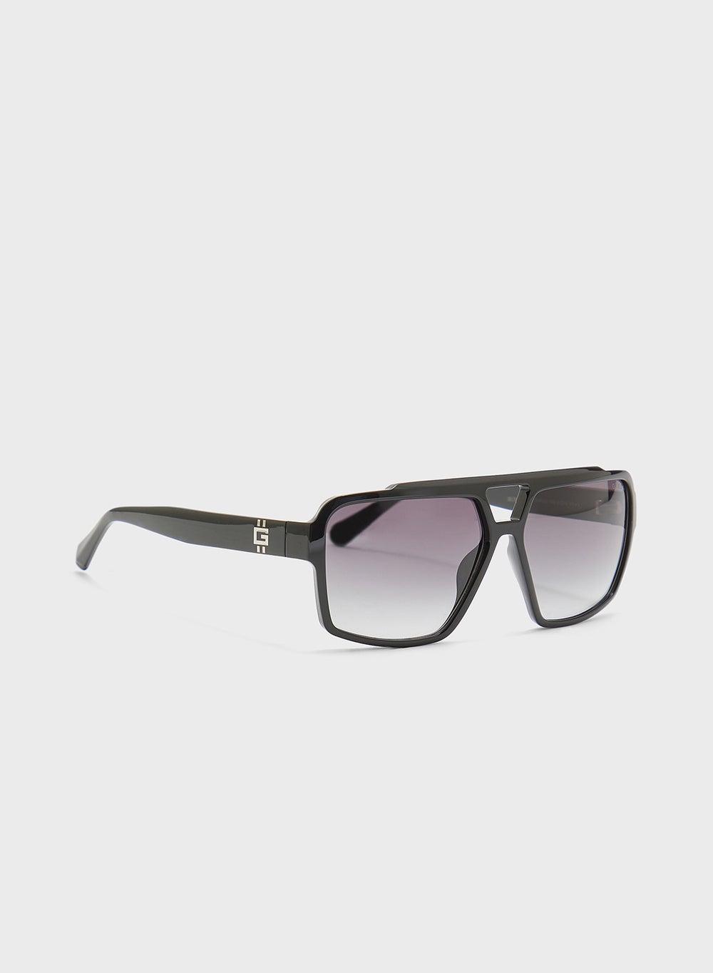 GUESS Gu0022301B61 Men's Timeless Wayfarer Sunglasses - Image 1