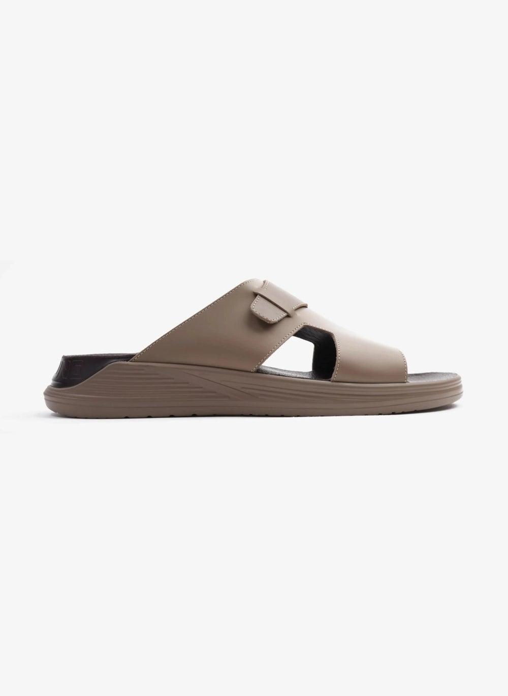 UOMO Cavalier Classic Arabian Sandals with Buckle Straps - Image 1