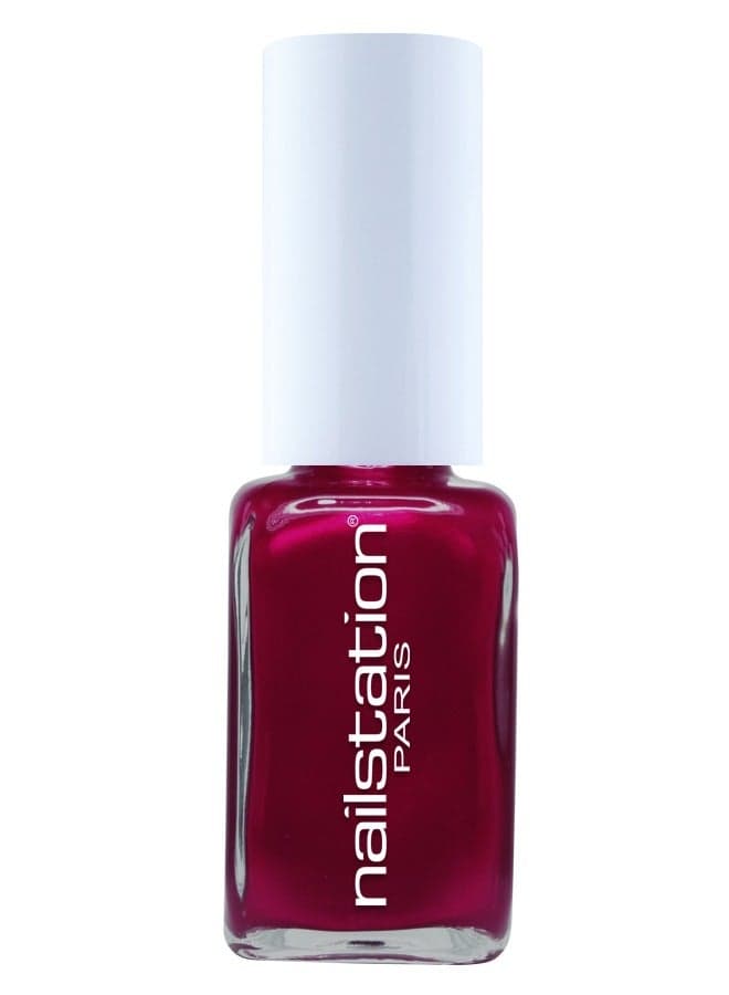 Glossy Rouge Elegance Nail Polish - Vibrant and Non-Toxic - Image 1