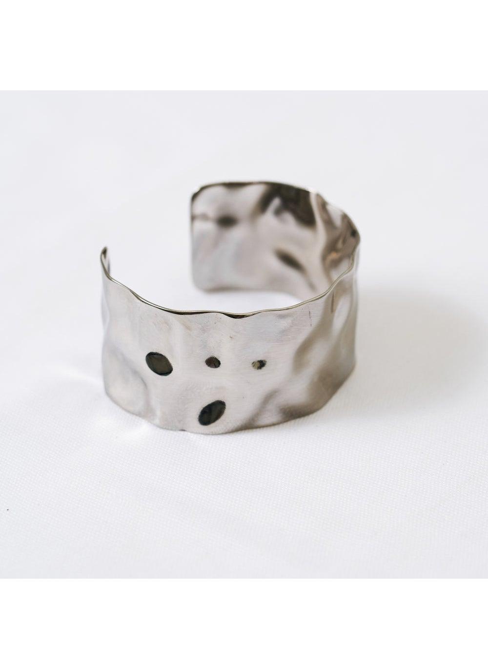 Noya Céline Wave Silver Cuff - Elegance Meets Resilience - Image 1