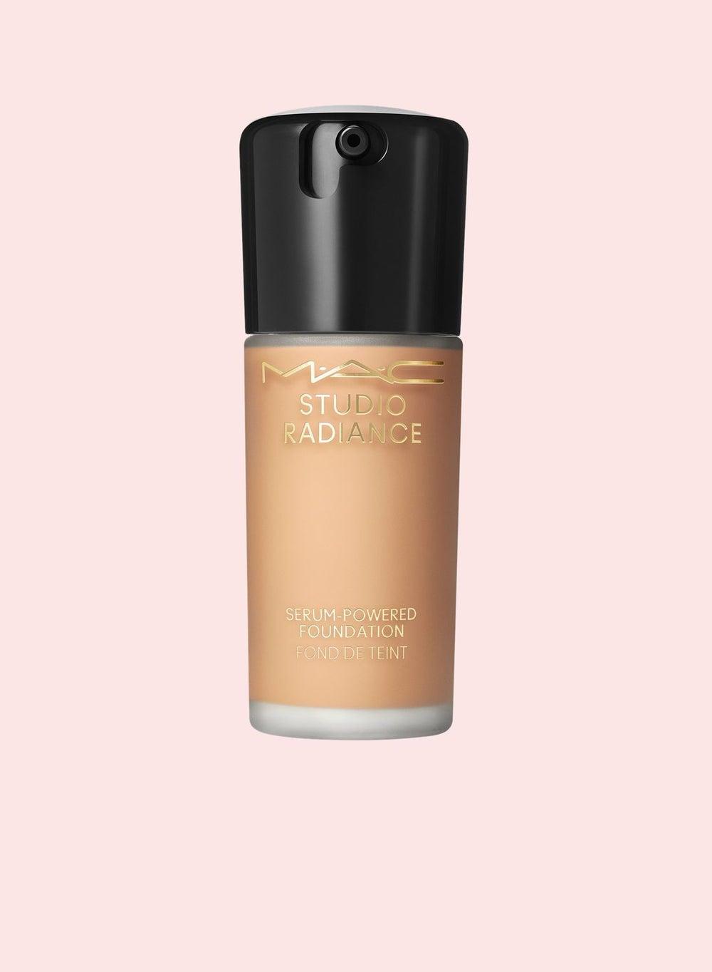 NC27 Studio Radiance 24-Hour Hydrating Foundation - Image 1