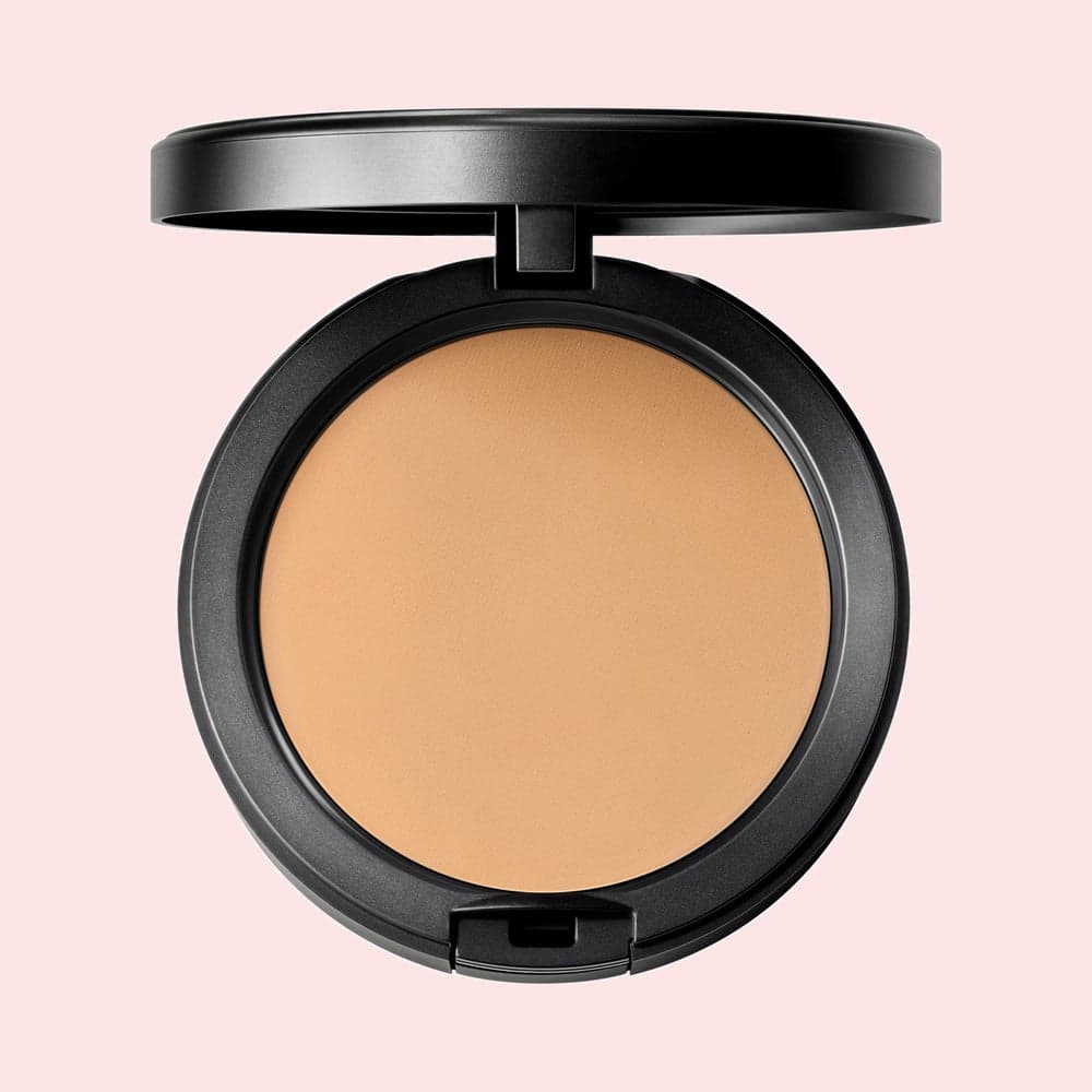 Studio Fix Blur-Matte Foundation NC20 - Oil Control & Full Coverage - Image 1