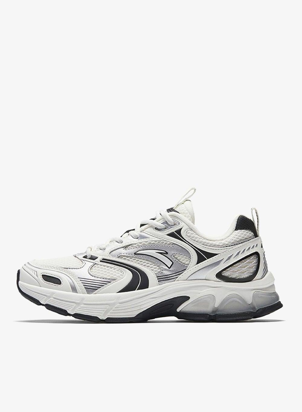 AT913 Elegance: Low-Top Lifestyle Sneakers in Tri-tone - Image 1