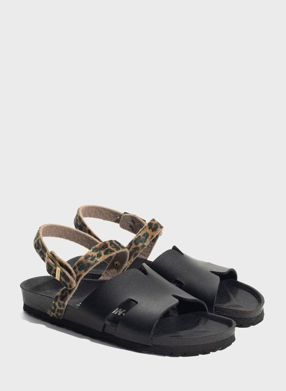 Warhol Elegance: Chic Black Flat Sandals - Image 1