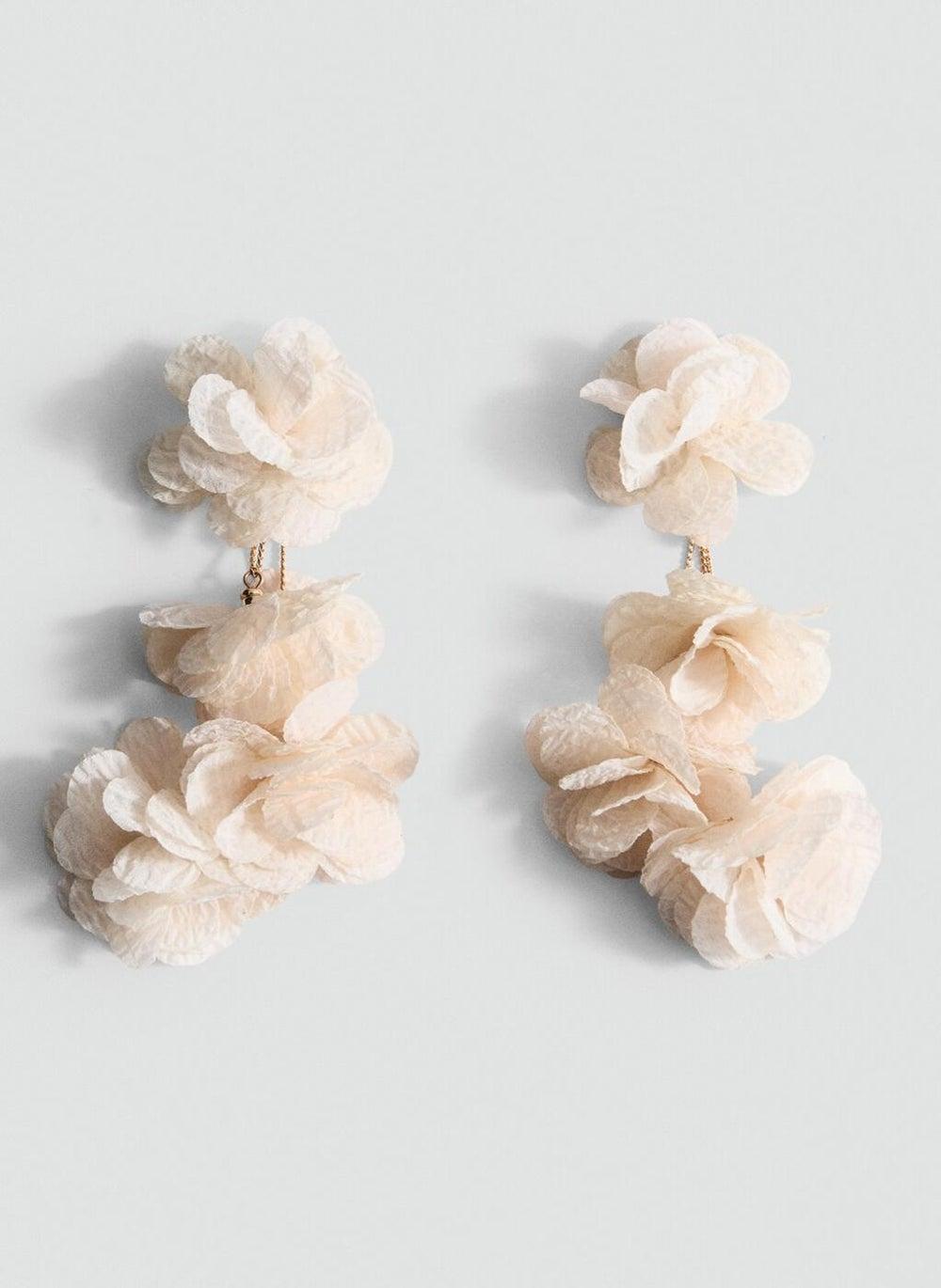MANGO Woven Floral Charm Earrings for Elegant Women - Image 1